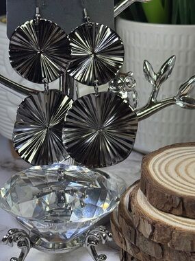 paparazzi Metallic Black Radiant Disc Dangle Earrings